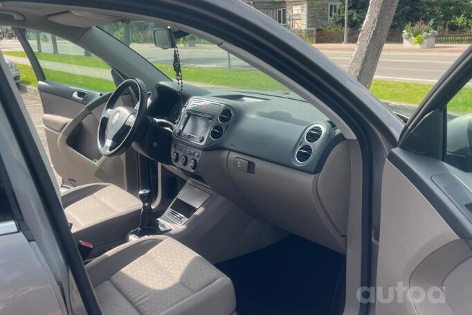 Volkswagen Tiguan 1 generation Crossover