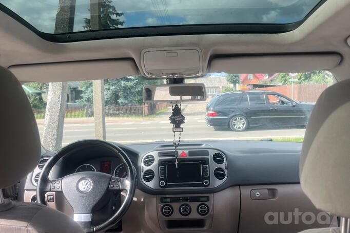 Volkswagen Tiguan 1 generation Crossover