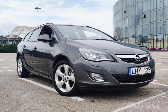 Opel Astra J Sports Tourer wagon