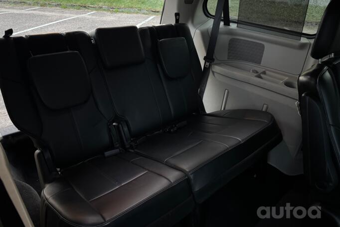 Chrysler Town & Country 5 generation [restyling]