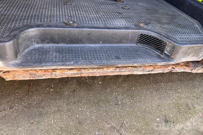 Volkswagen Transporter T4 Minivan 4-doors