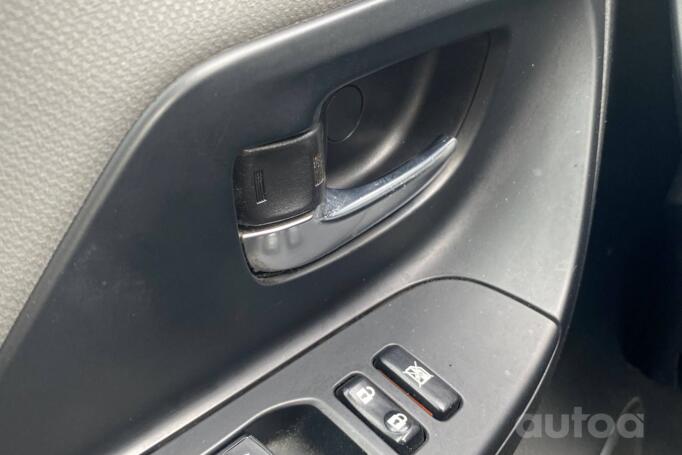 Toyota Yaris XP130 [2th restyling] Hatchback