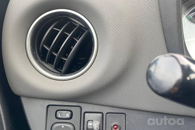 Toyota Yaris XP130 [2th restyling] Hatchback