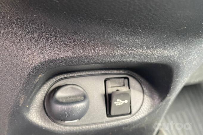 Toyota Yaris XP130 [2th restyling] Hatchback