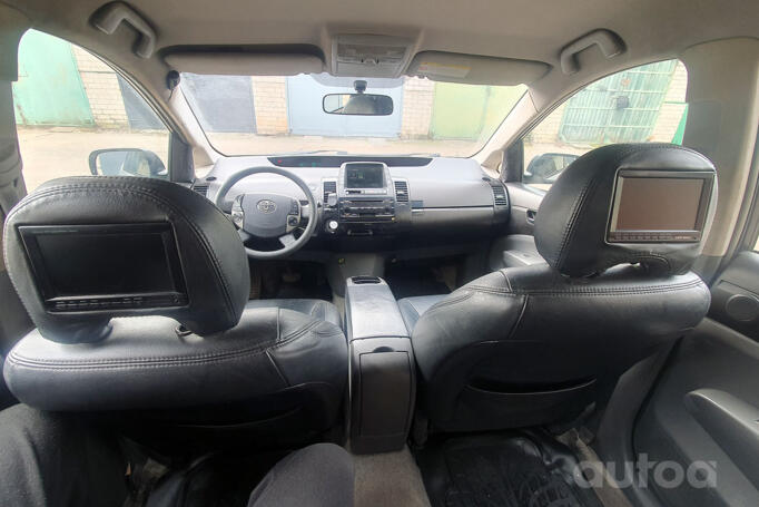 Toyota Prius XW20 [restyling]