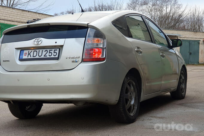 Toyota Prius XW20 [restyling]