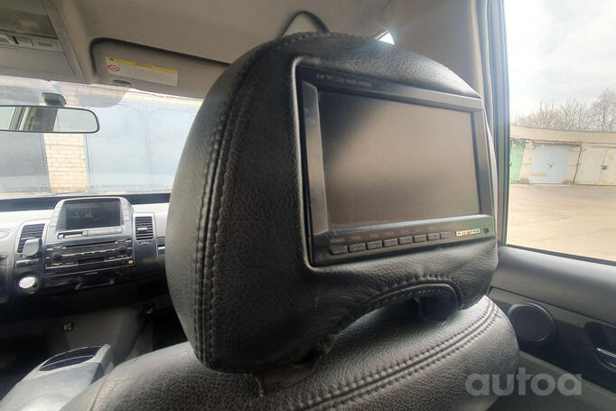 Toyota Prius XW20 [restyling]