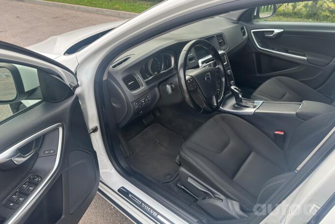 Volvo V60 1 generation [restyling] wagon 5-doors