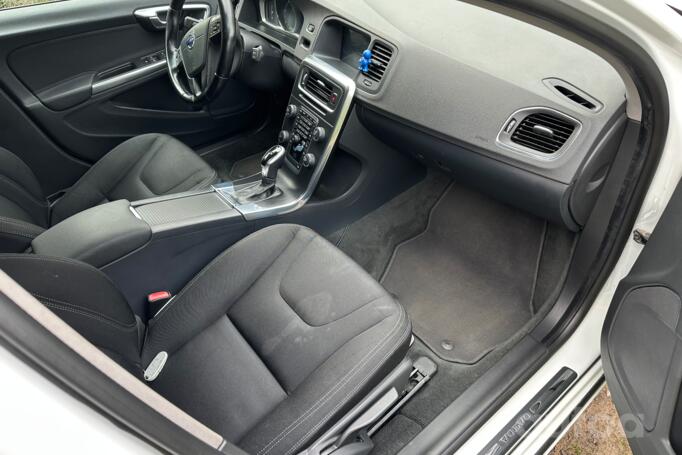 Volvo V60 1 generation [restyling] wagon 5-doors