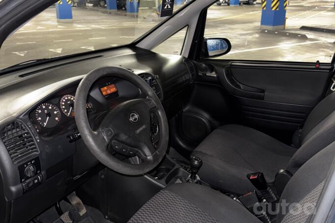 Opel Zafira A [restyling] Minivan 5-doors