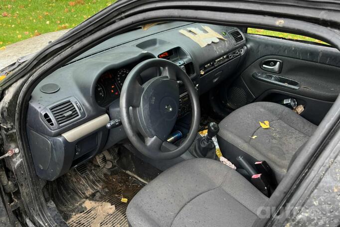 Renault Clio 3 generation Hatchback 5-doors