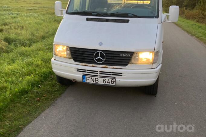 Mercedes-Benz Sprinter First generation