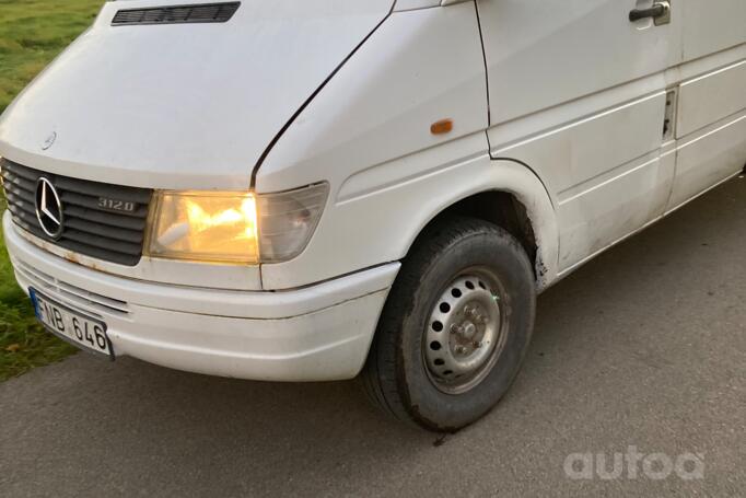Mercedes-Benz Sprinter First generation