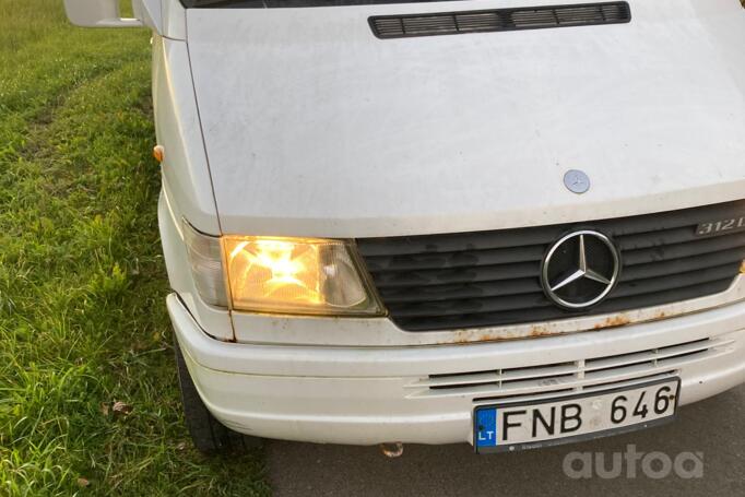 Mercedes-Benz Sprinter First generation