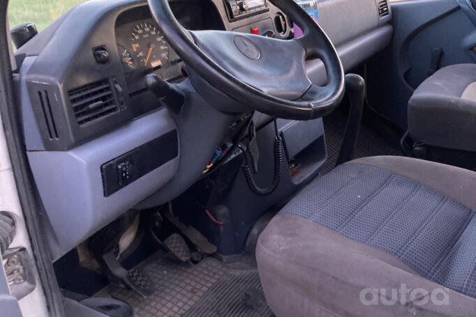 Mercedes-Benz Sprinter First generation