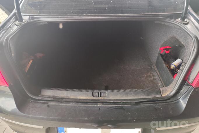 Volkswagen Passat B6 Sedan 4-doors