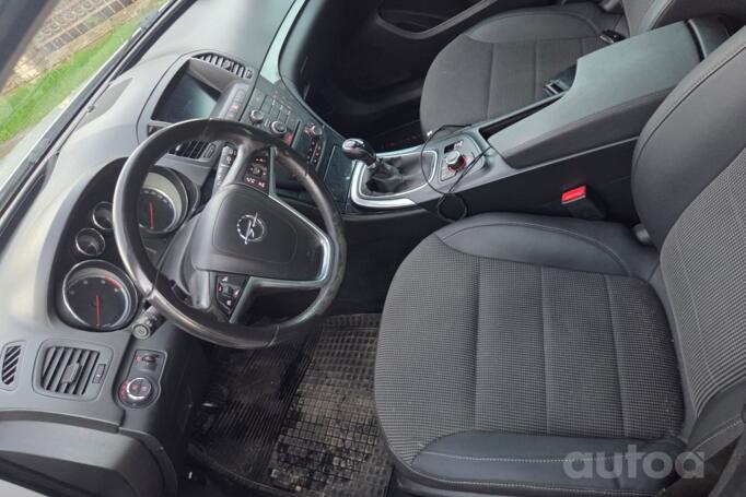 Opel Insignia A Sports Tourer OPC wagon 5-doors