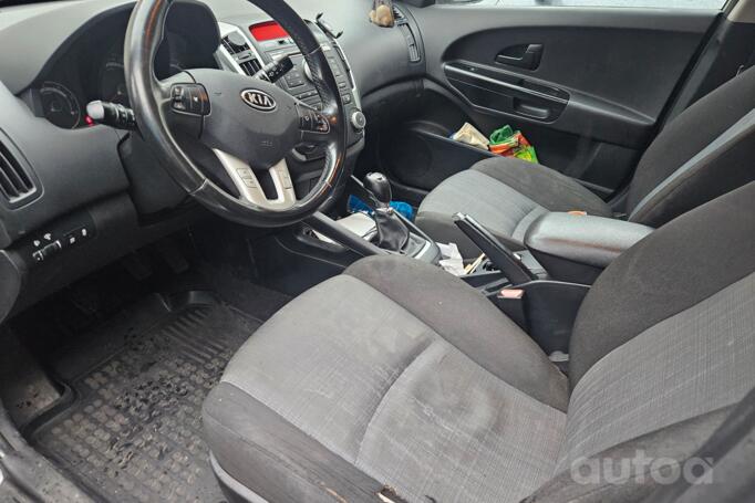 Kia Cee'd 1 generation Hatchback 5-doors