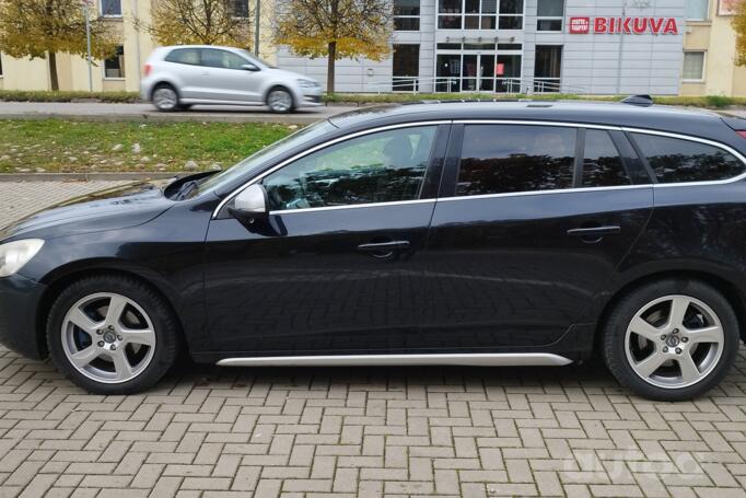 Volvo V60 1 generation wagon