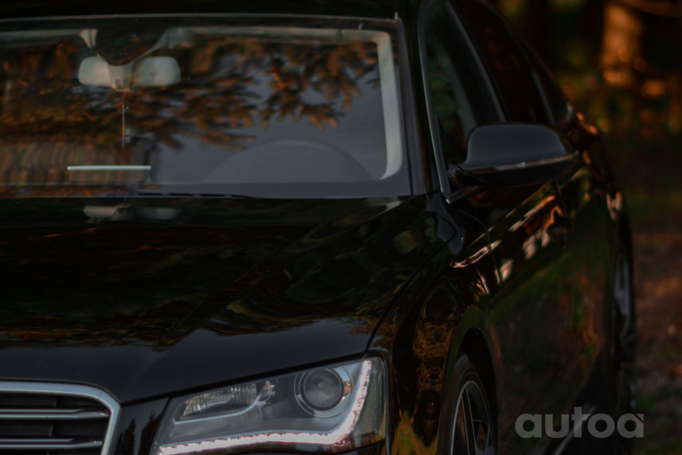 Audi A8 D4/4H Sedan