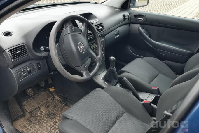 Toyota Avensis 2 generation Liftback
