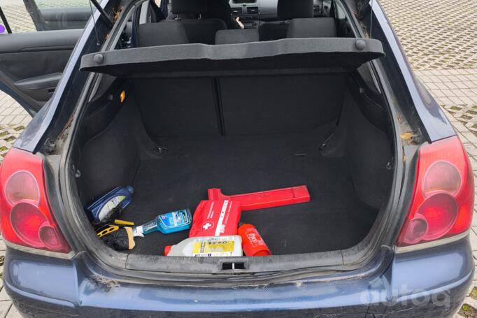Toyota Avensis 2 generation Liftback