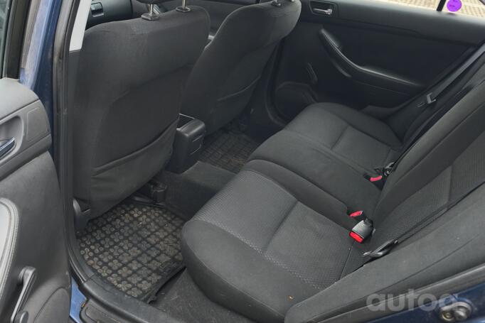 Toyota Avensis 2 generation Liftback