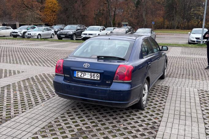 Toyota Avensis 2 generation Liftback