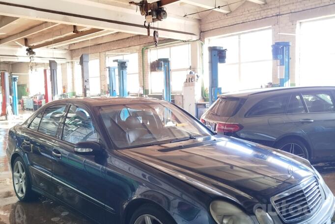 Mercedes-Benz E-Class W211 Sedan