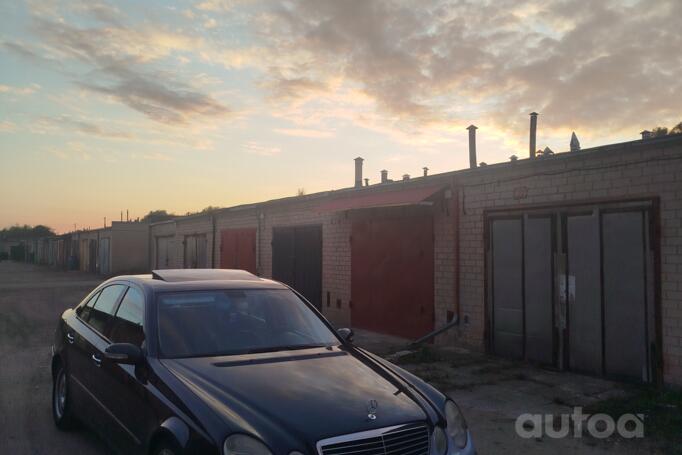 Mercedes-Benz E-Class W211 Sedan