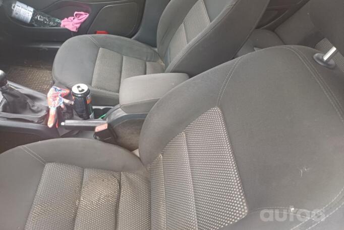 Skoda Octavia 2 generation Combi Scout wagon 5-doors