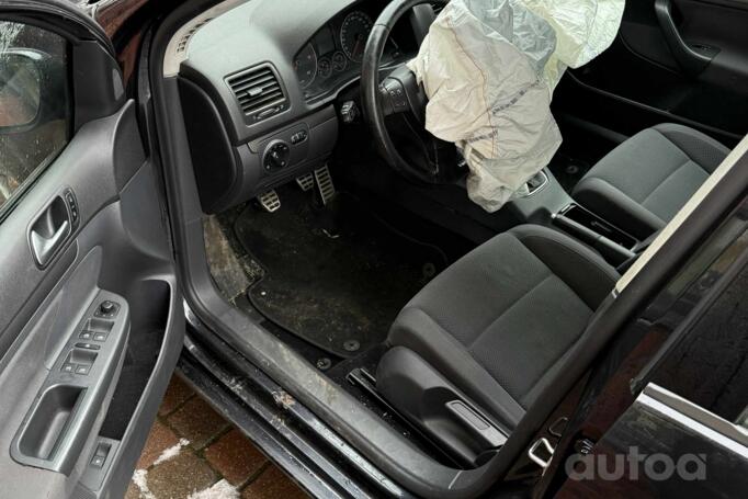 Volkswagen Golf 5 generation Hatchback 5-doors