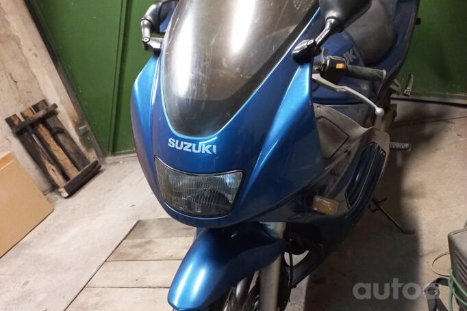 Suzuki RF