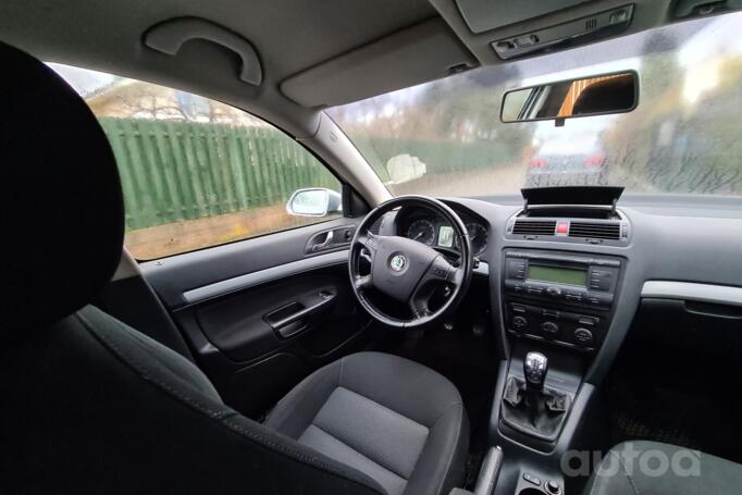 Skoda Octavia 2 generation Combi wagon 5-doors