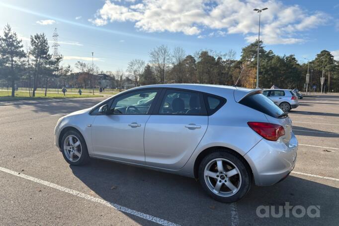 Opel Astra J Hatchback 5-doors