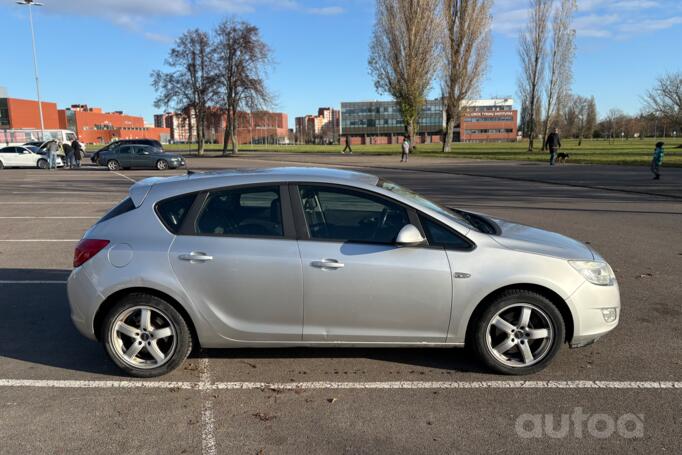 Opel Astra J Hatchback 5-doors