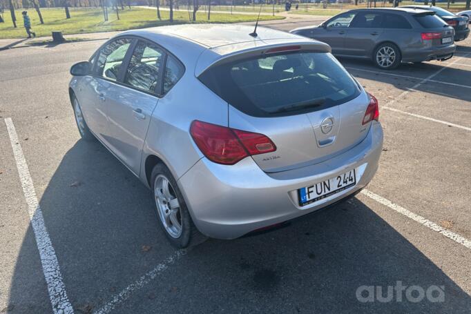 Opel Astra J Hatchback 5-doors