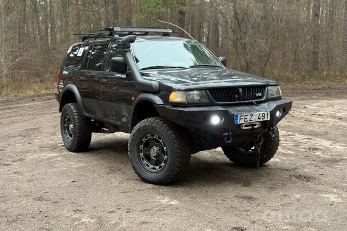 Mitsubishi Pajero Sport 1 generation SUV
