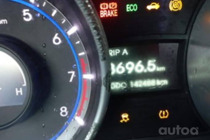 Hyundai Sonata YF Sedan 4-doors