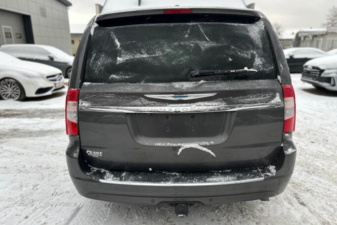 Chrysler Town & Country 5 generation [restyling]