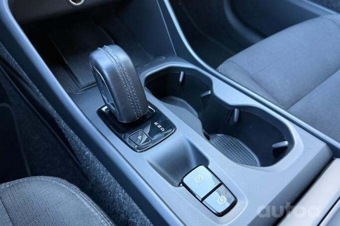 Volvo XC40 1 generation Crossover