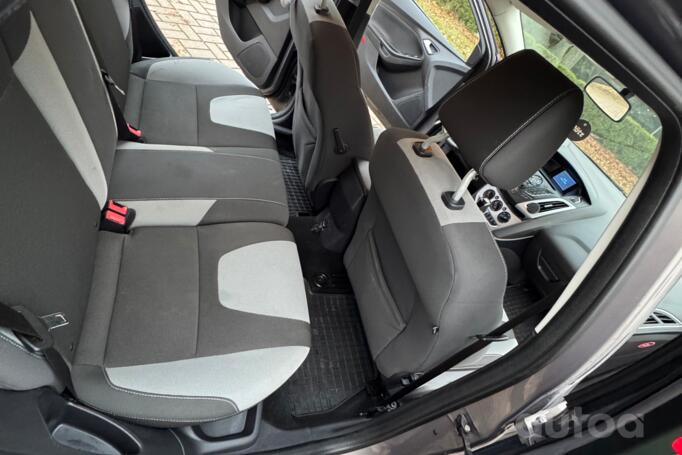 Ford Focus 3 generation wagon 5-doors