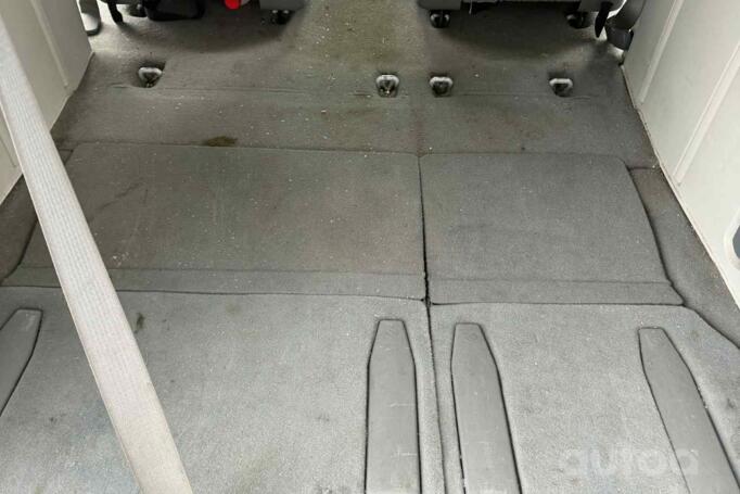 Volkswagen Routan 1 generation Minivan