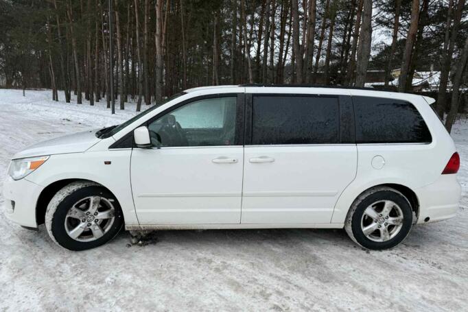 Volkswagen Routan 1 generation Minivan