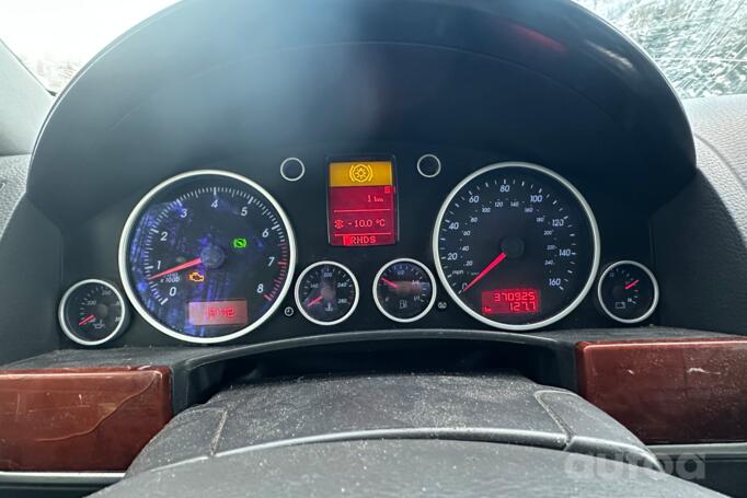 Volkswagen Touareg 1 generation Crossover