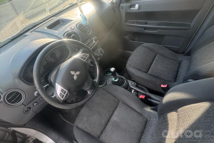 Mitsubishi Colt Z30 Hatchback 5-doors