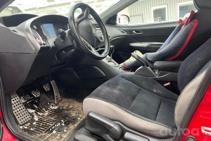 Honda Civic 8 generation Hatchback 5-doors