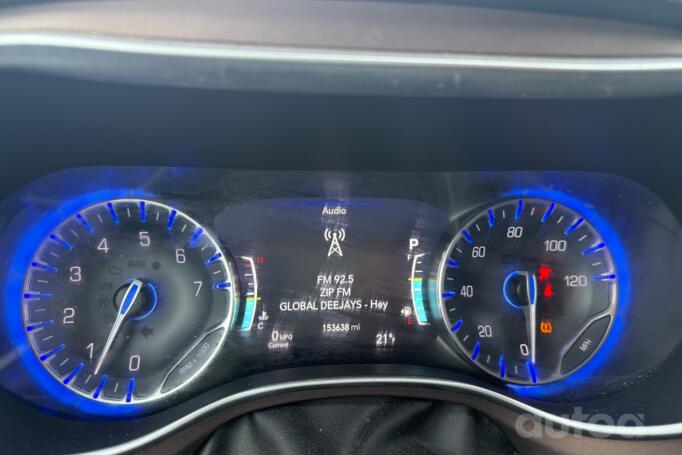 Chrysler Pacifica 2 generation Minivan