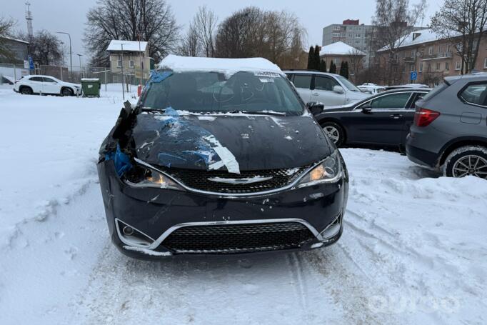 Chrysler Pacifica 2 generation Minivan