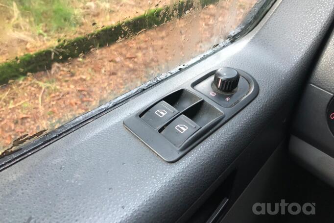 Volkswagen Transporter T5 Minivan 4-doors